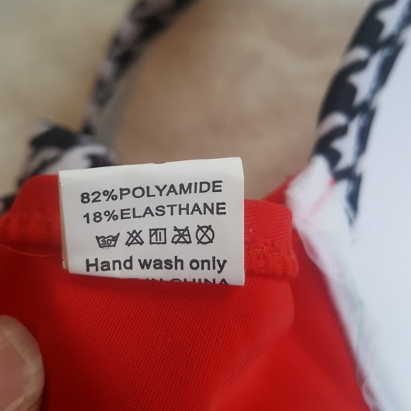 Red bikini - Picture 4 of 6